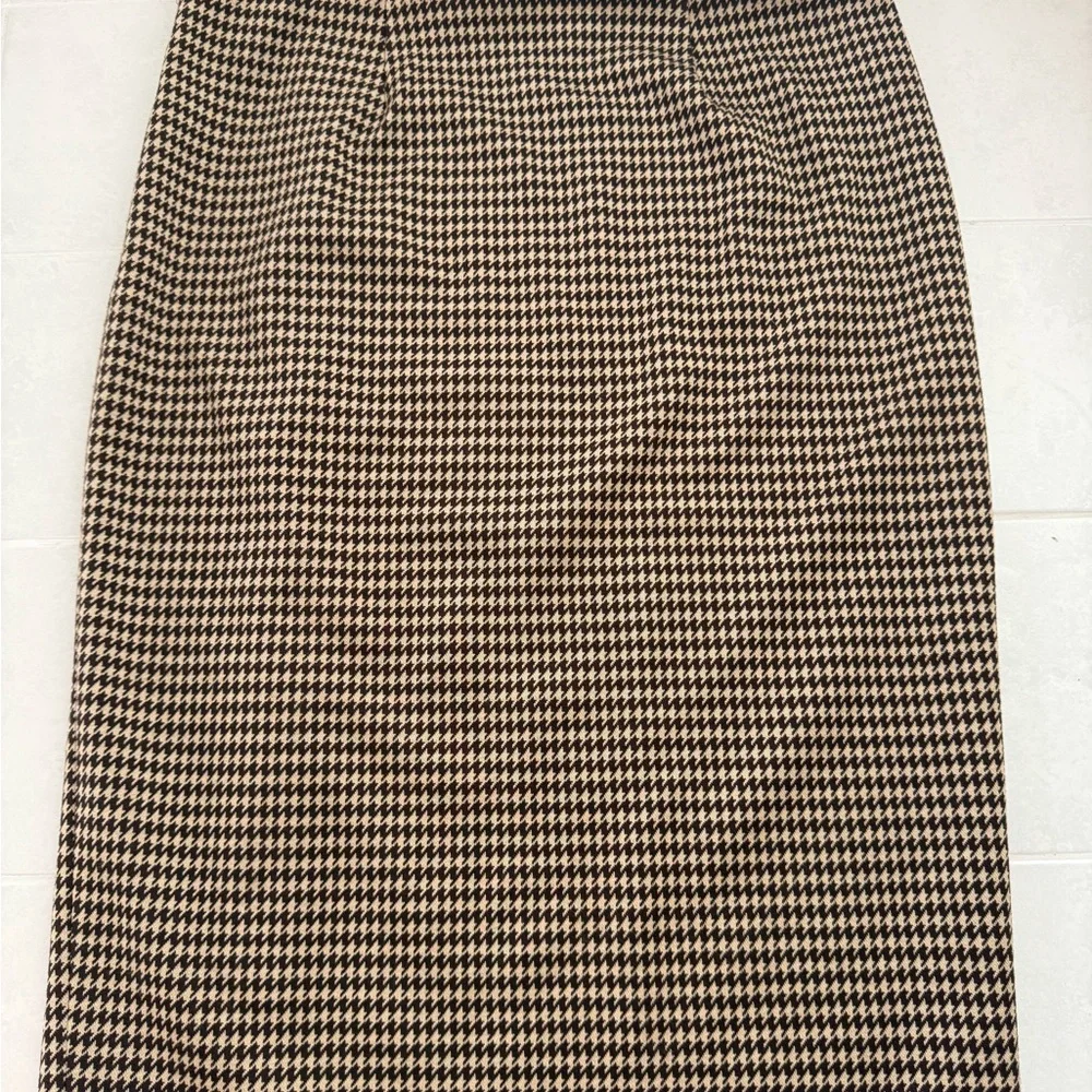 Lauren Ralph Lauren Brown with cream/tan Pencil Skirt with Gold Button detail - Picture 7 of 12